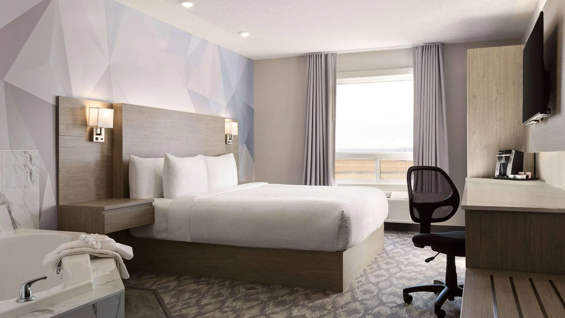 Days Inn By Wyndham Calgary North Balzac Hotel