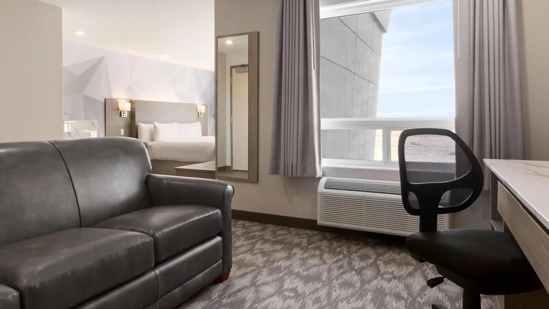 Days Inn By Wyndham Calgary North Balzac Hotel