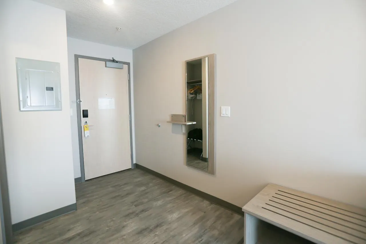 Days Inn By Wyndham Calgary North Balzac