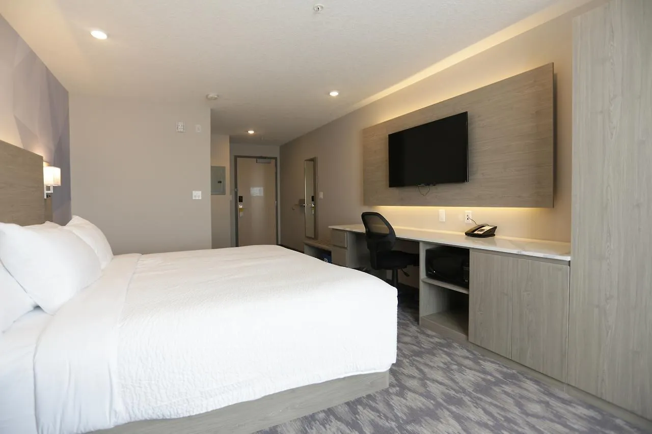 Days Inn By Wyndham Calgary North Balzac Hotel
