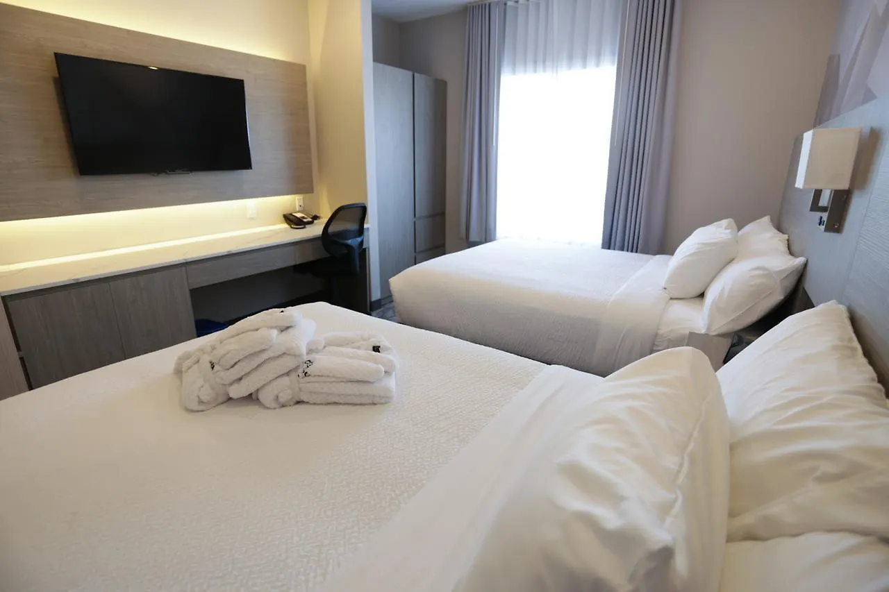 Days Inn By Wyndham Calgary North Balzac Hotel