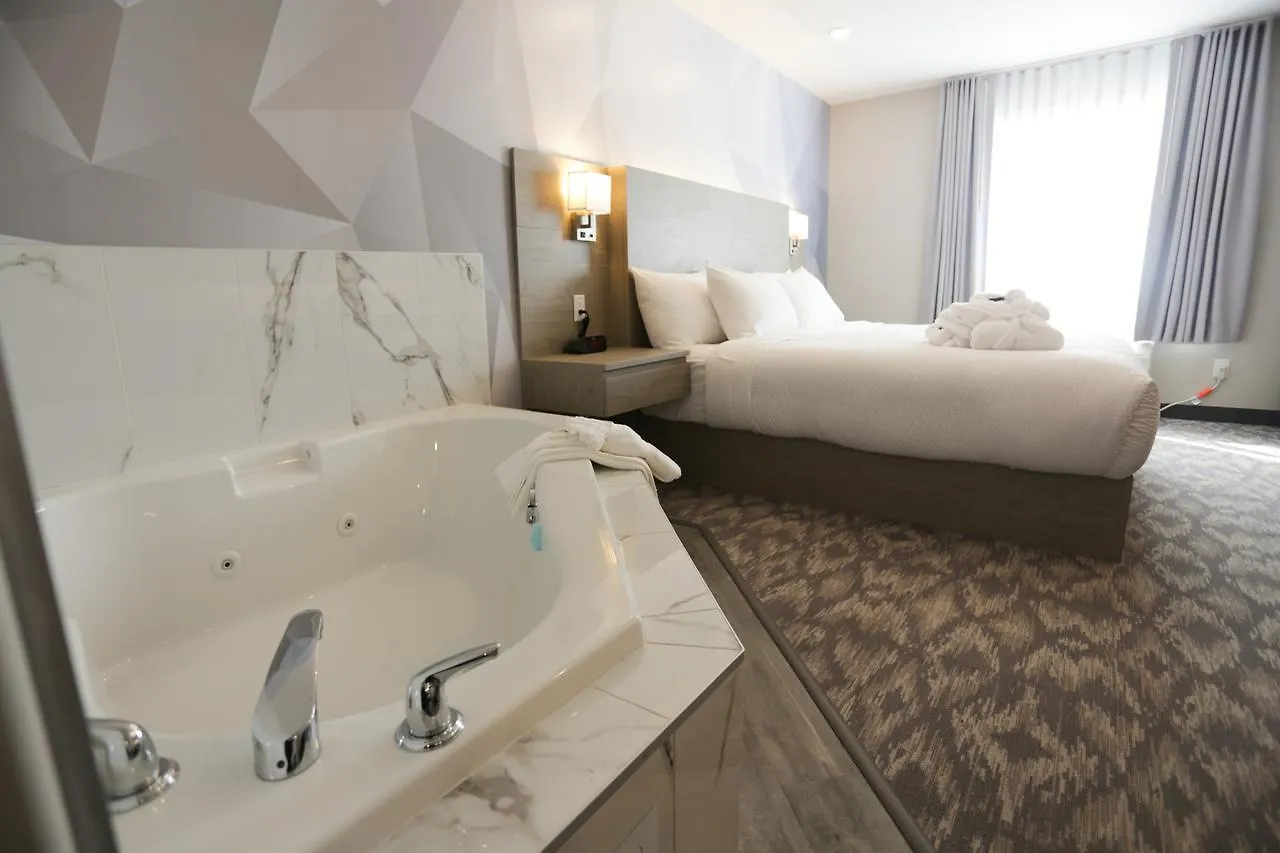 Days Inn By Wyndham Calgary North Balzac Hotel