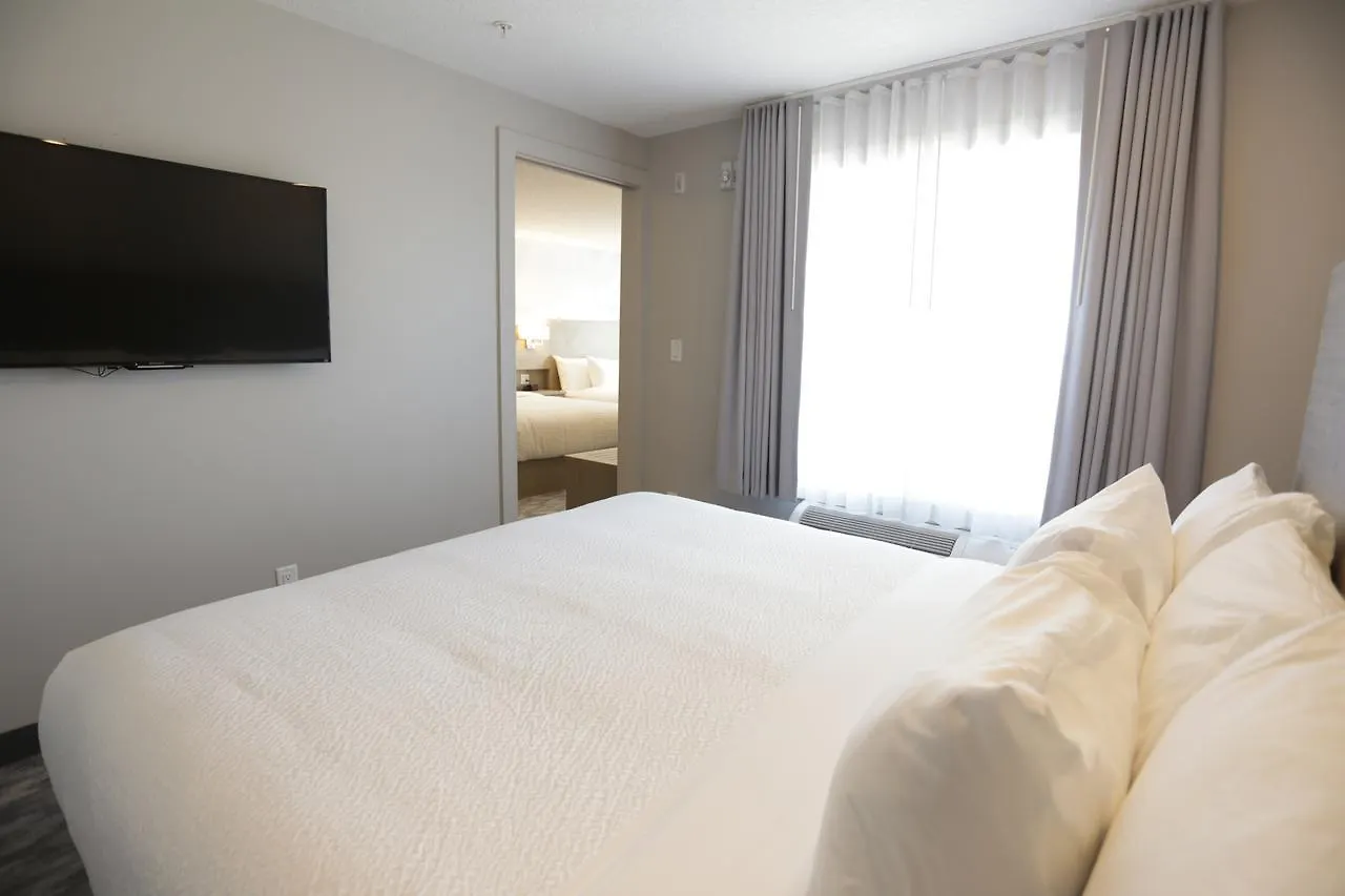 Days Inn By Wyndham Calgary North Balzac 3*,